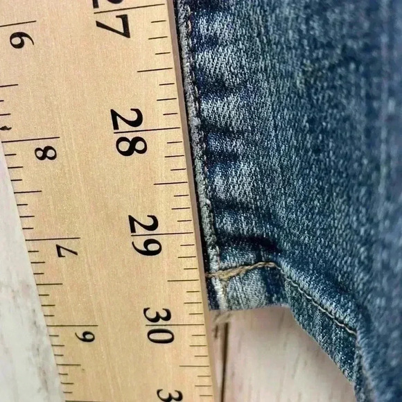 Uniqlo jeans size 6 bootcut/ dark wash - Picture 8 of 9